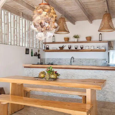 Coral Flora Villa Beach Front Gili Trawangan Room photo