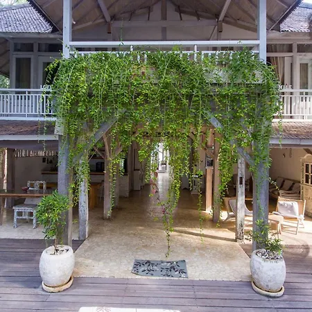 Coral Flora Villa Beach Front Gili Trawangan Exterior photo